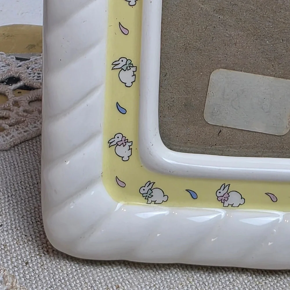 Vintage Burnes Small‎ Pastel Bunny Frame w/Yellow Bow 3 1/4
